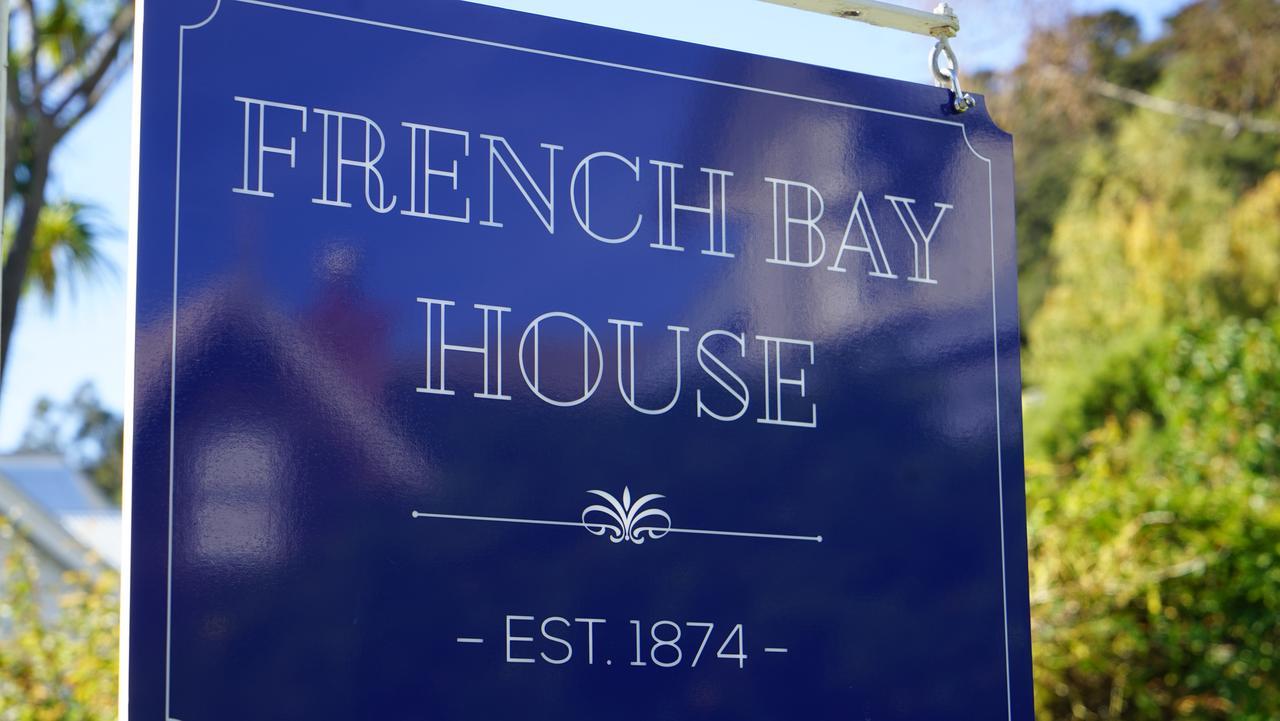 לינה וארוחת בוקר אקורואה French Bay House מראה חיצוני תמונה